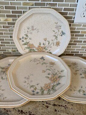 Mikasa Avante FE903 Dinner Plates Set of 4 Octagonal Floral Stoneware Japan 10”